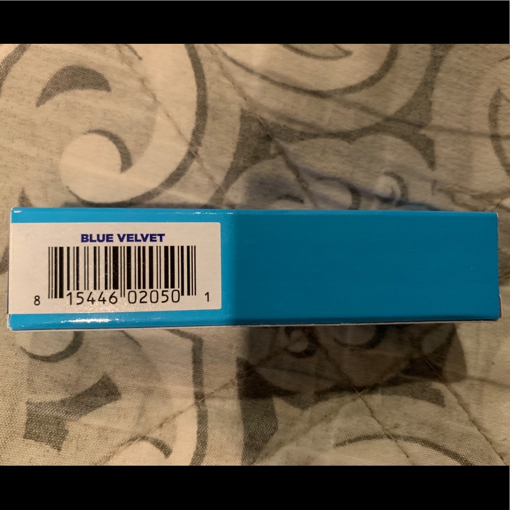 COPY - Jeffree Star matte lipstick blue velvet